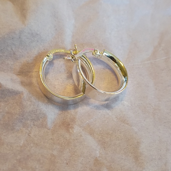 Jewelry - Classic Silver Hoop Earrings with Single Accent Stone - Women Jewelry